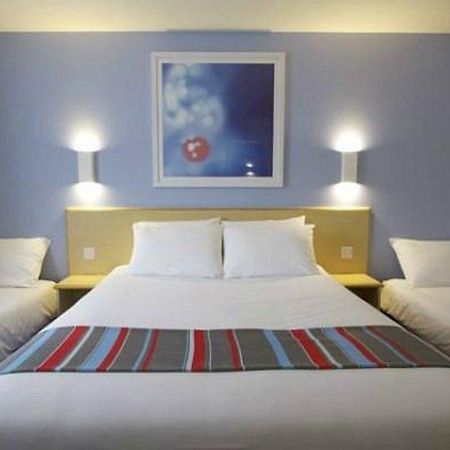 Travelodge Manchester Central Экстерьер фото