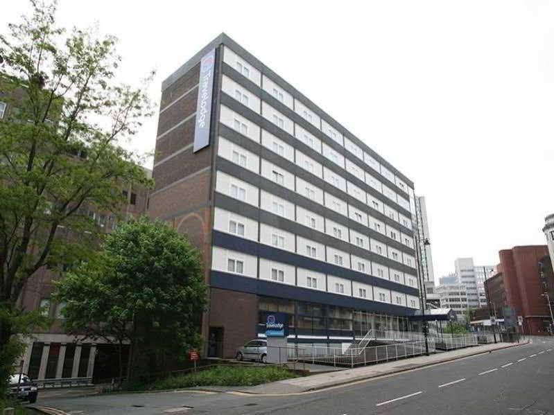 Travelodge Manchester Central Экстерьер фото