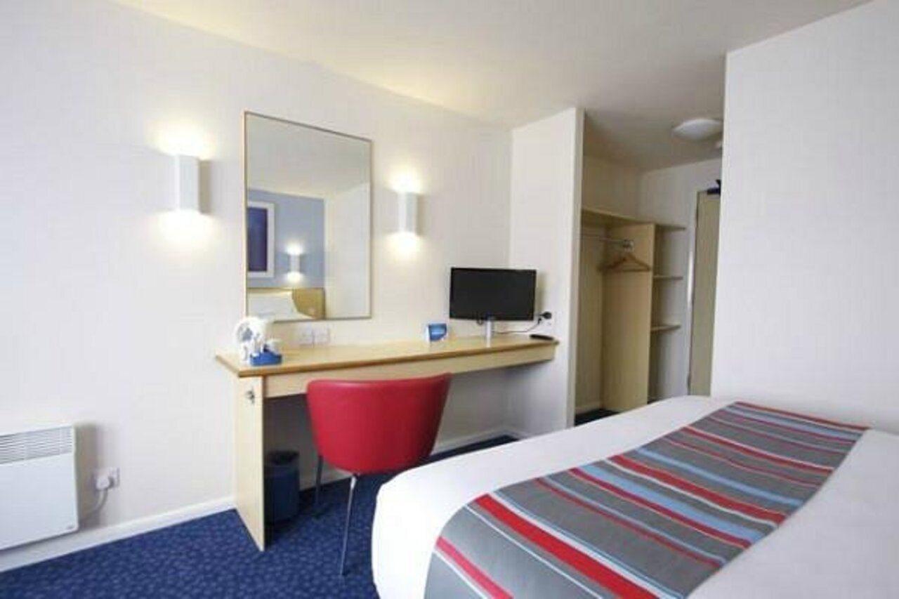 Travelodge Manchester Central Экстерьер фото
