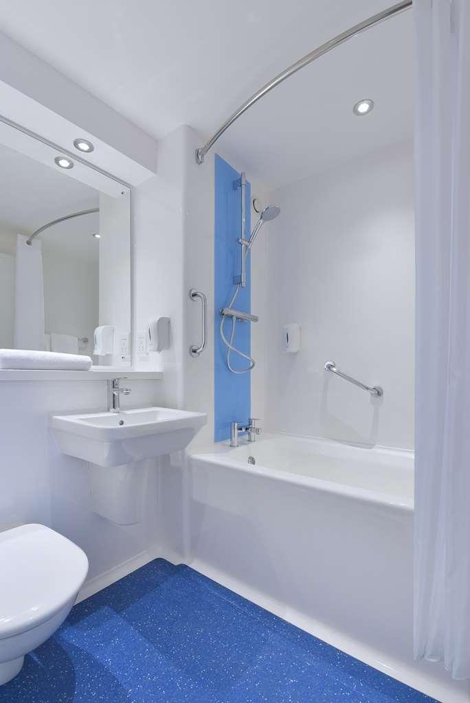 Travelodge Manchester Central Номер фото