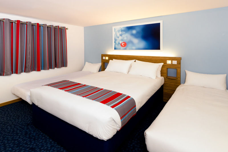 Travelodge Manchester Central Экстерьер фото