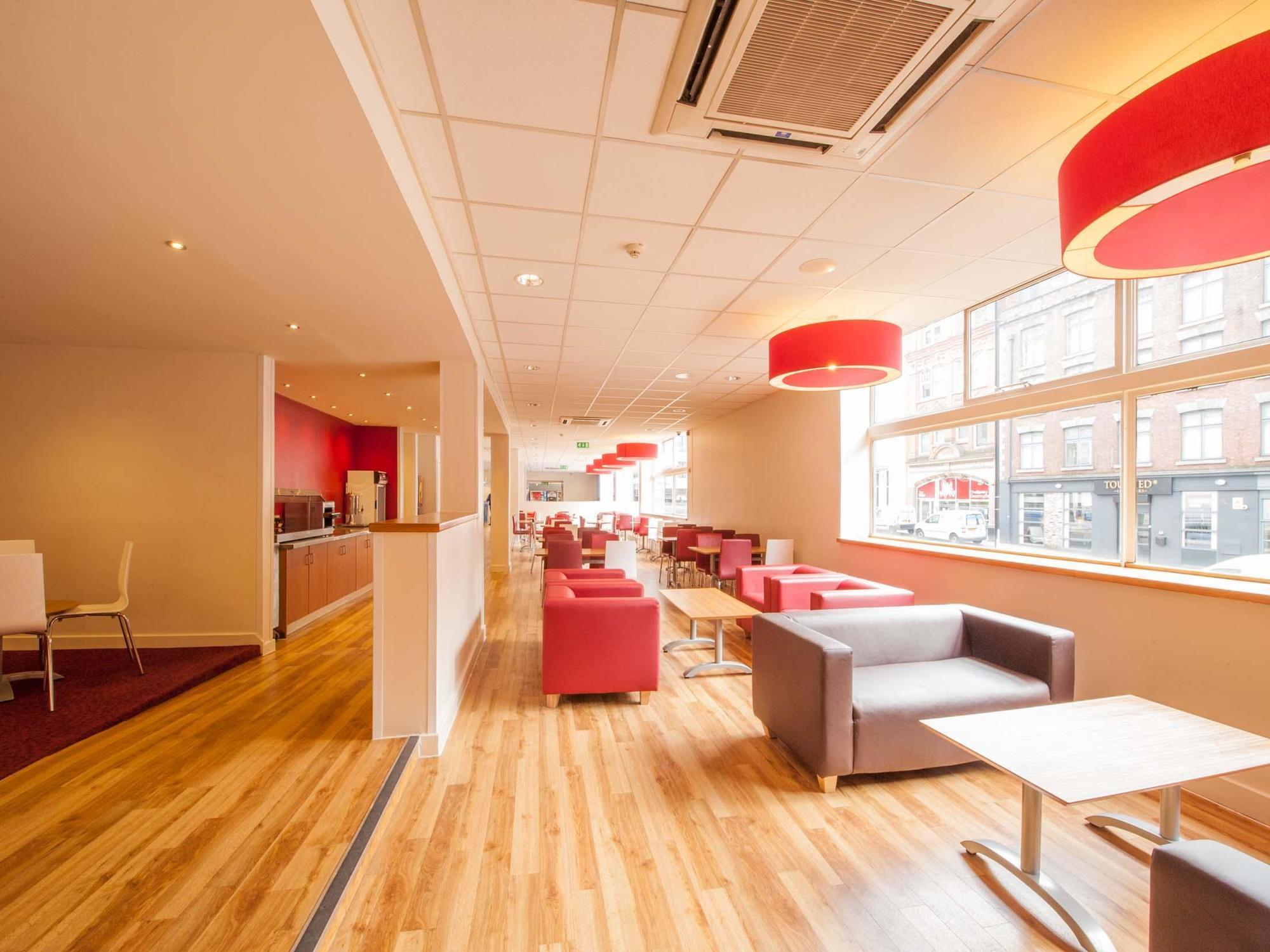 Travelodge Manchester Central Экстерьер фото