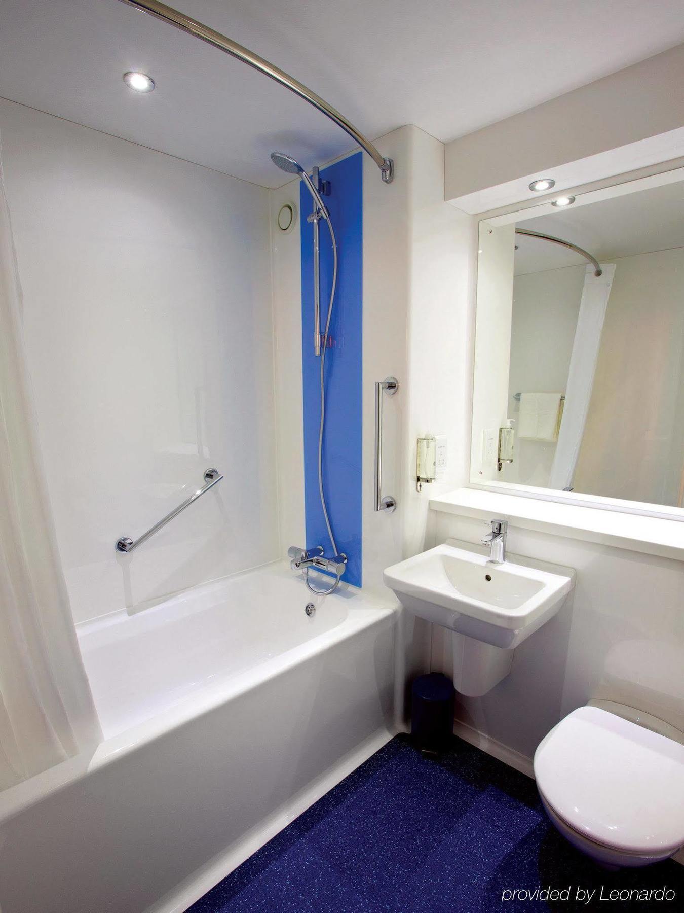 Travelodge Manchester Central Экстерьер фото