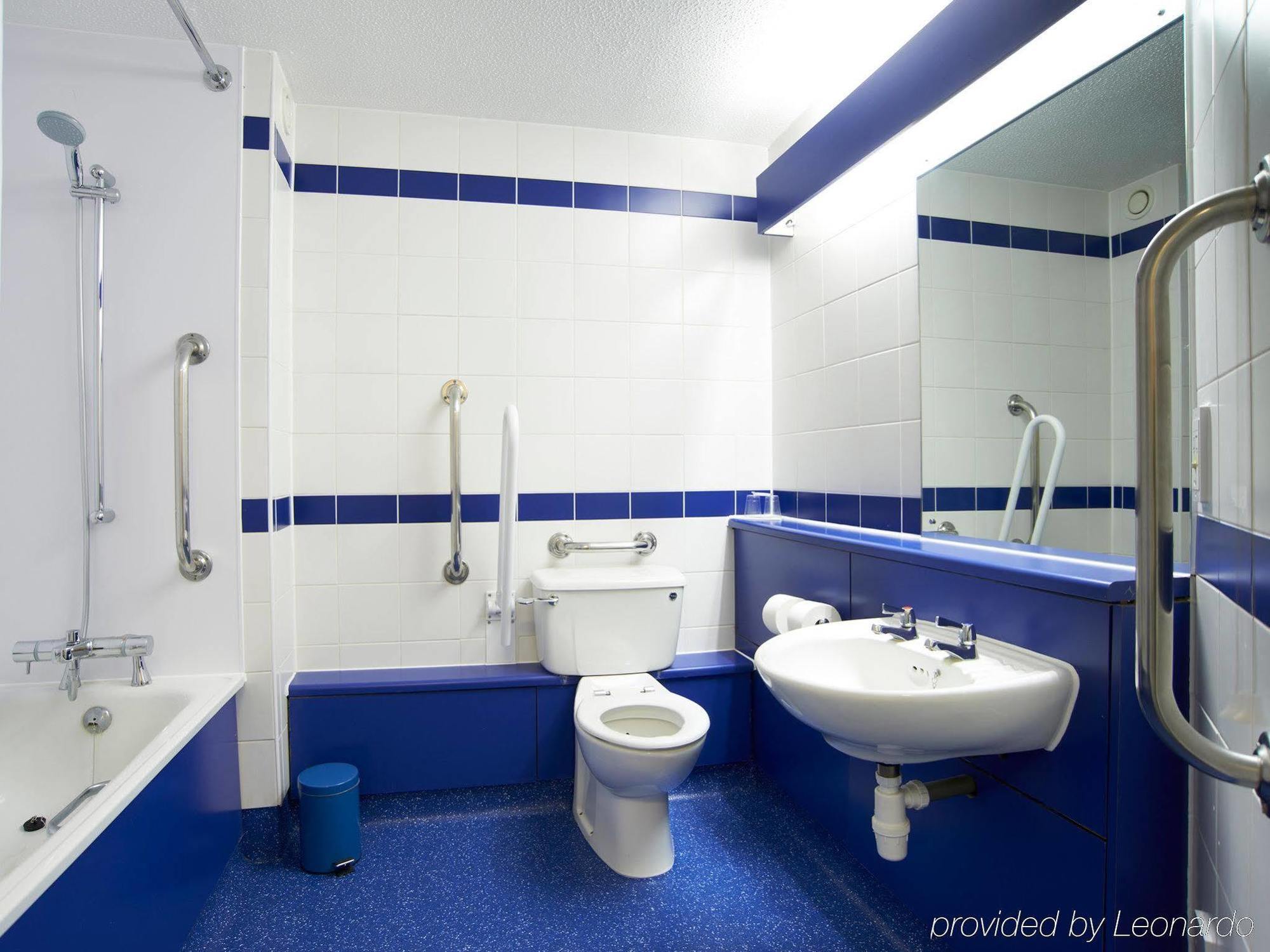 Travelodge Manchester Central Экстерьер фото