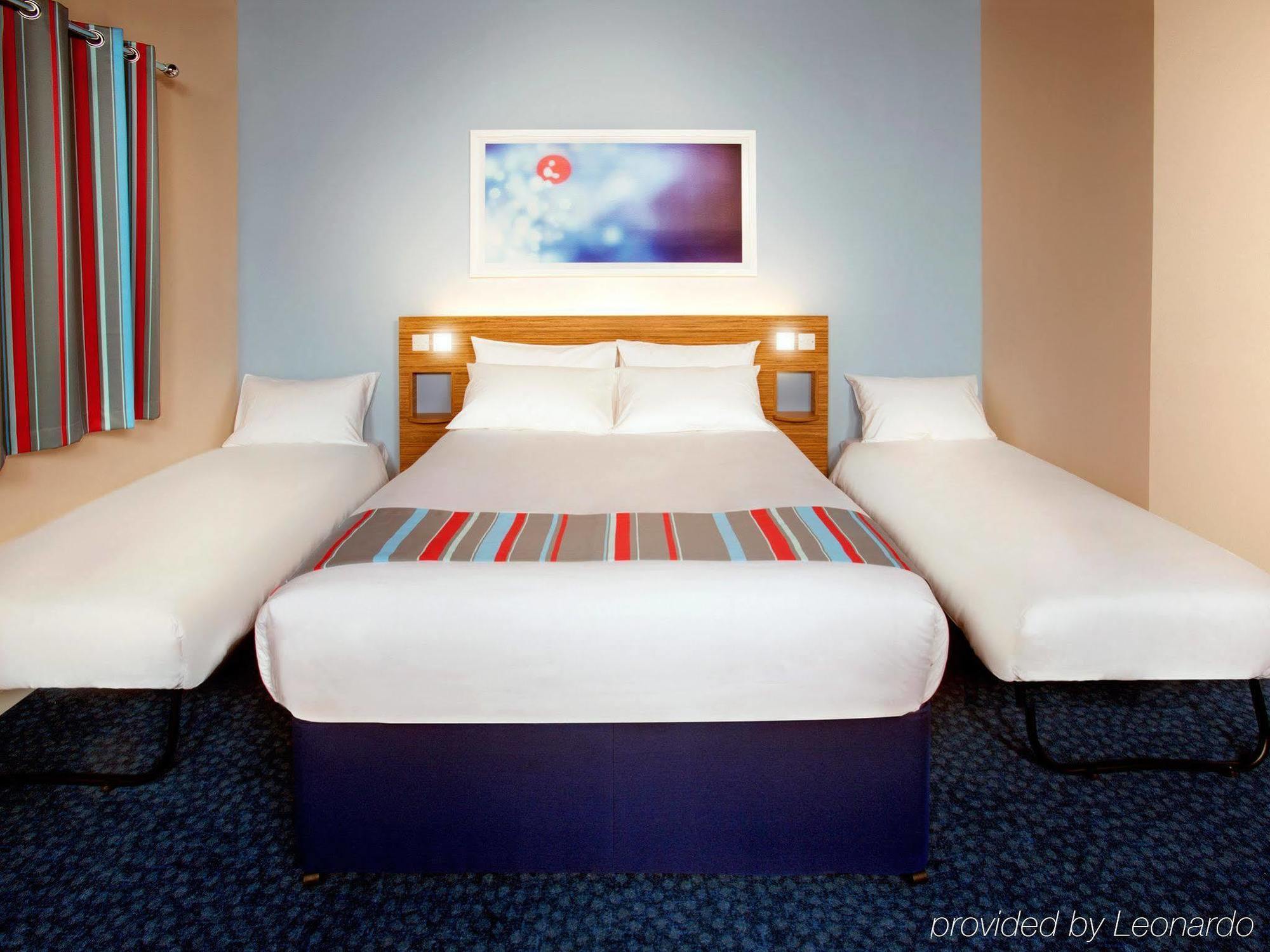 Travelodge Manchester Central Экстерьер фото
