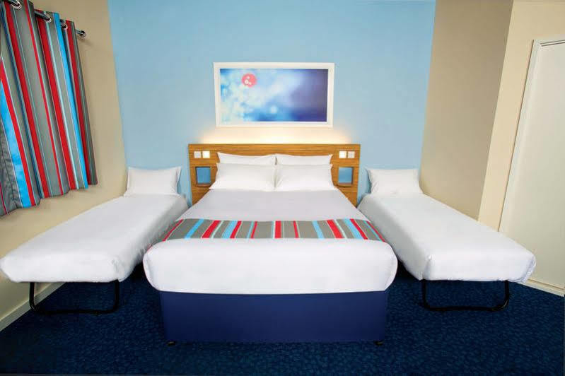 Travelodge Manchester Central Экстерьер фото