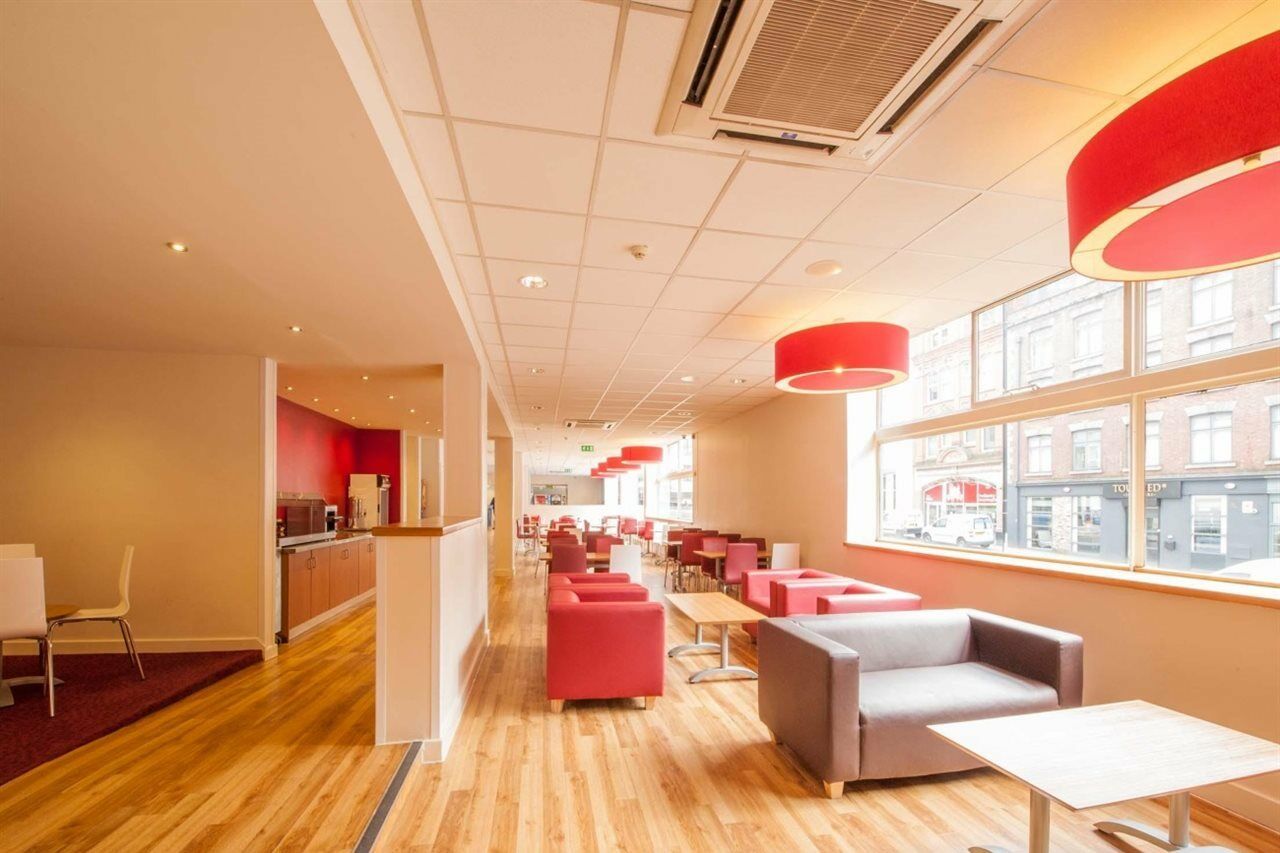 Travelodge Manchester Central Экстерьер фото