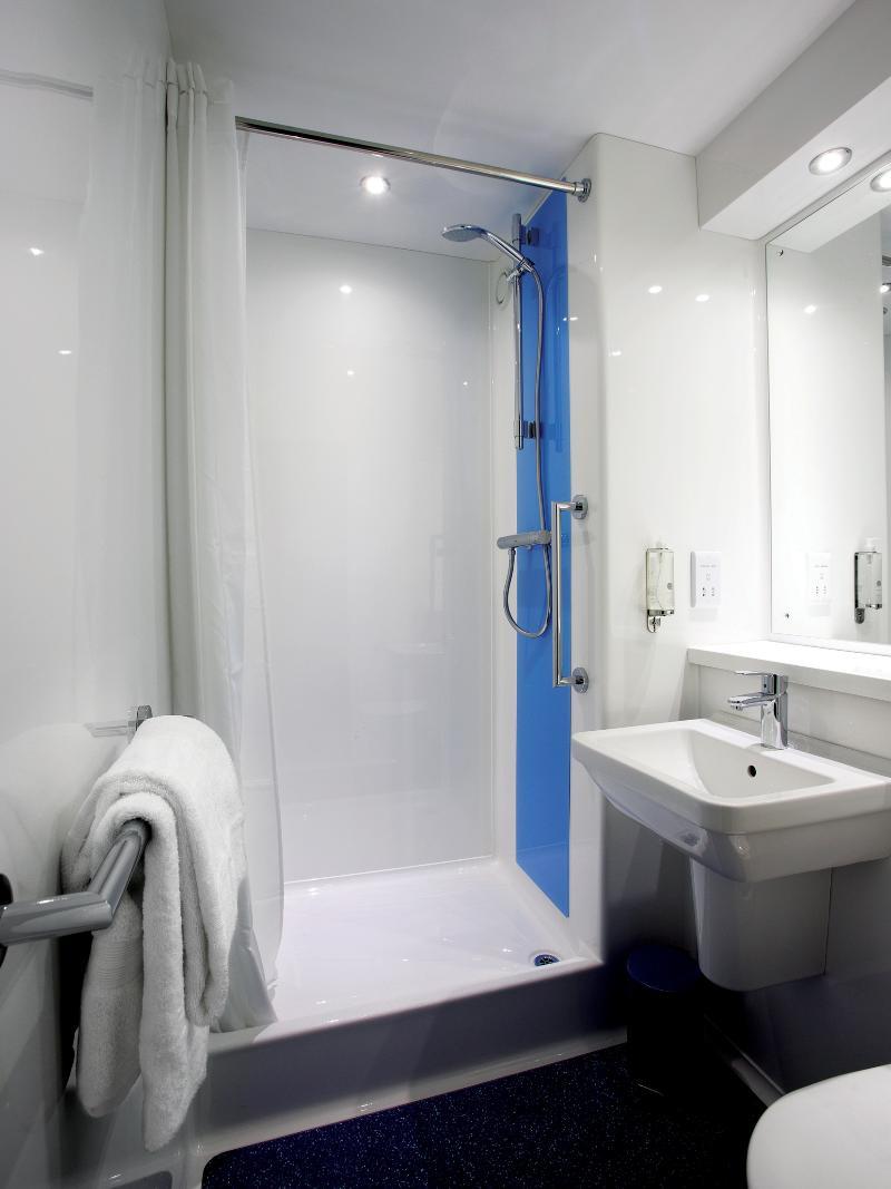 Travelodge Manchester Central Экстерьер фото